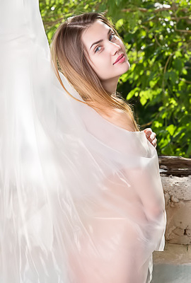 Blue-eyed Russian Babe Georgia