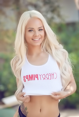 Elsa Jean All Natural Teases
