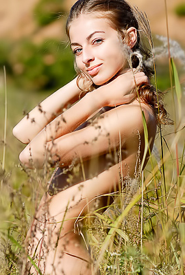 Sasha Passage outdoor posing naked